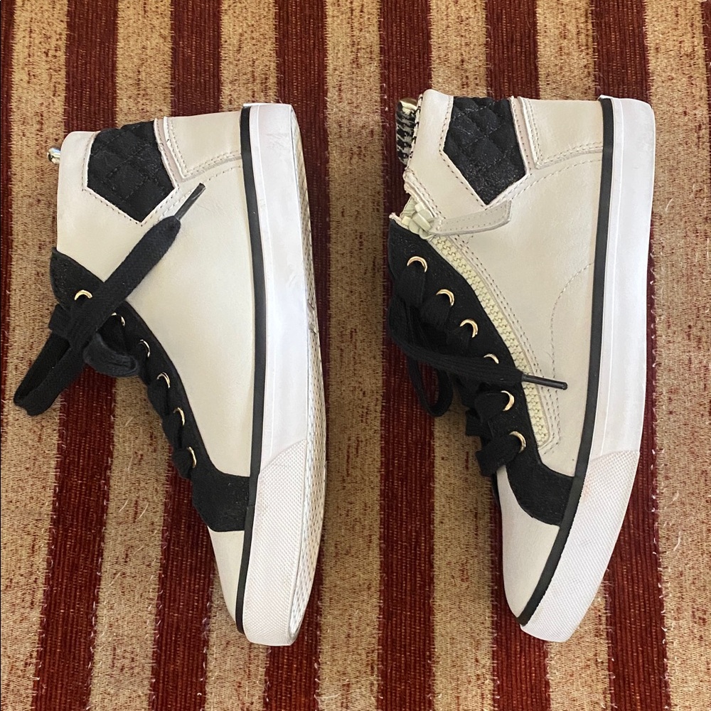 Guess Black and White Sneakers with gold and silver accents. Size 6 1/2 - Picture 4 of 15